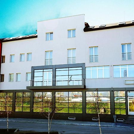 Garni Hotel Crystal Ice Nis Exterior photo
